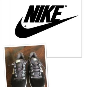 Women’s running shoe